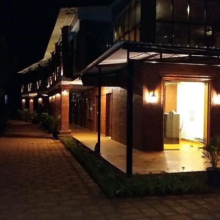 Hotel On The Rocks Mahabaleshwar Ngoại thất bức ảnh