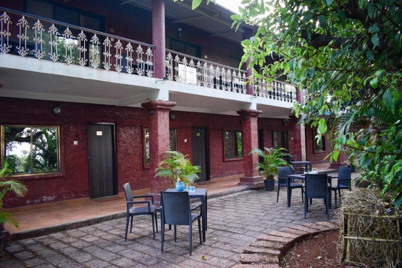 Hotel On The Rocks Mahabaleshwar Ngoại thất bức ảnh