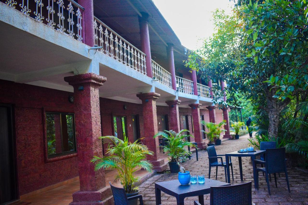 Hotel On The Rocks Mahabaleshwar Ngoại thất bức ảnh
