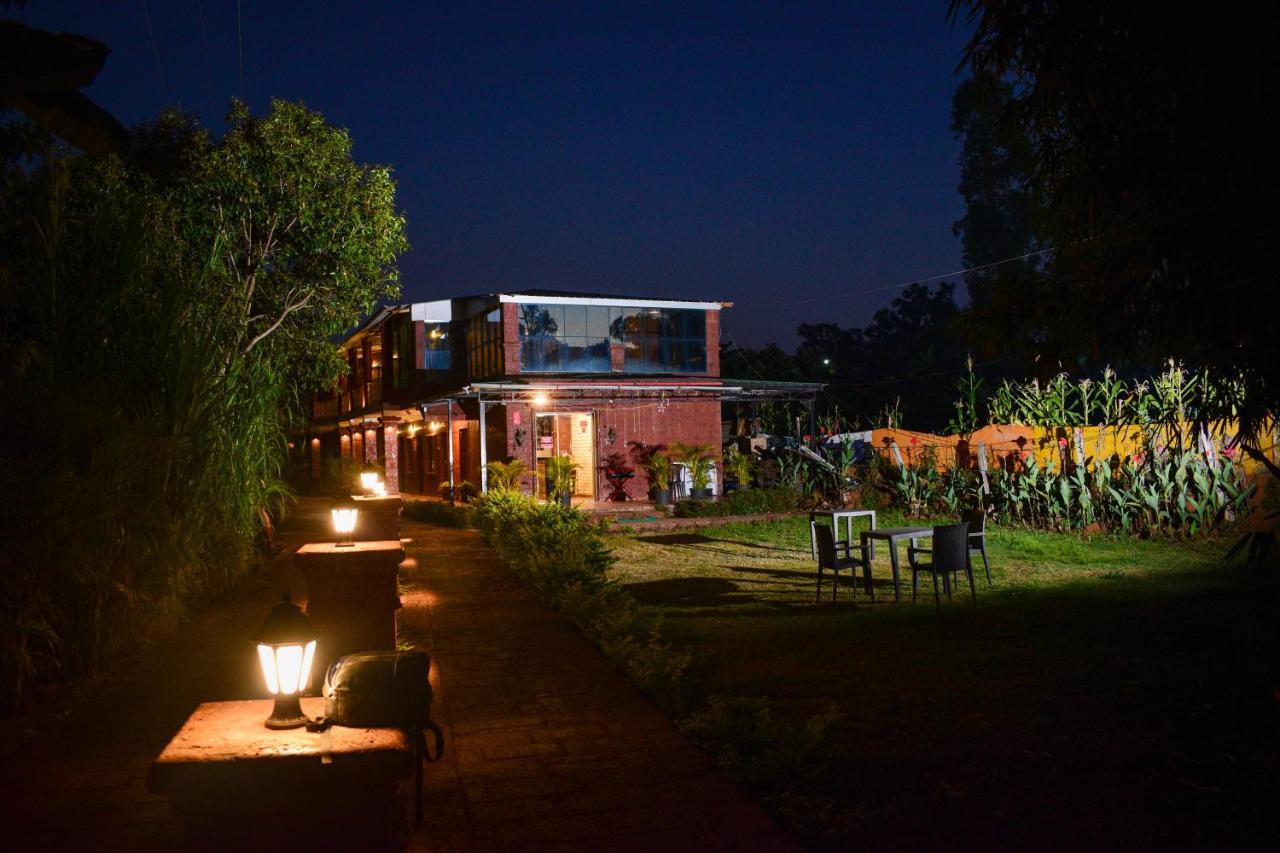Hotel On The Rocks Mahabaleshwar Ngoại thất bức ảnh