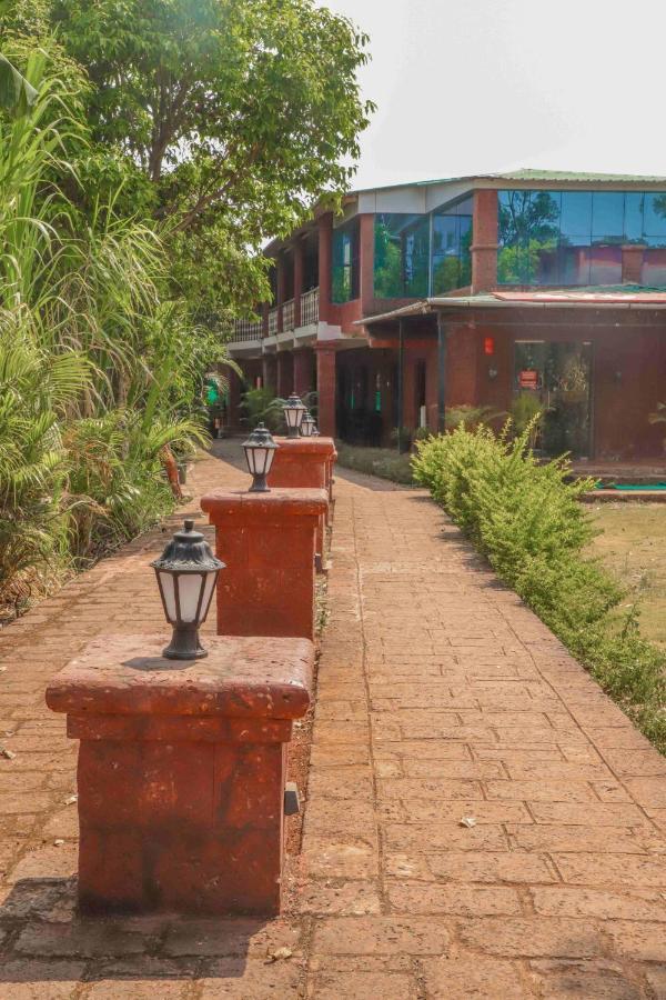 Hotel On The Rocks Mahabaleshwar Ngoại thất bức ảnh