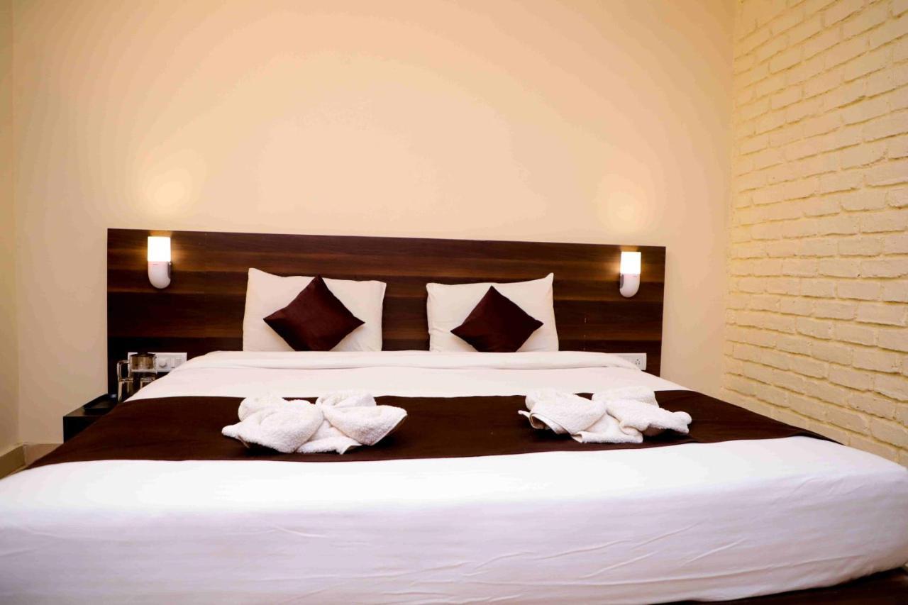 Hotel On The Rocks Mahabaleshwar Ngoại thất bức ảnh