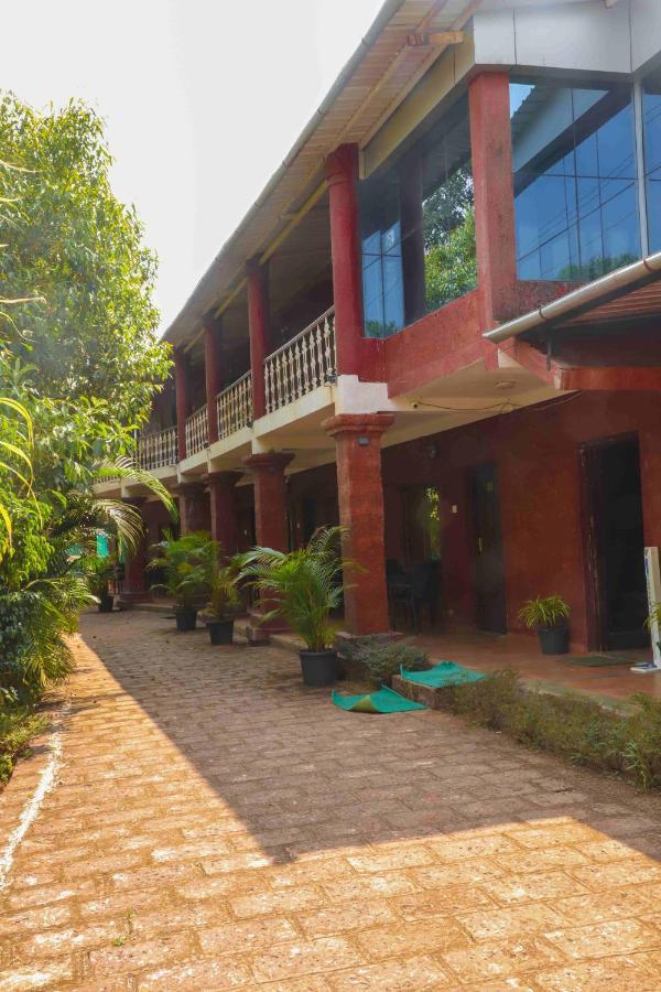 Hotel On The Rocks Mahabaleshwar Ngoại thất bức ảnh