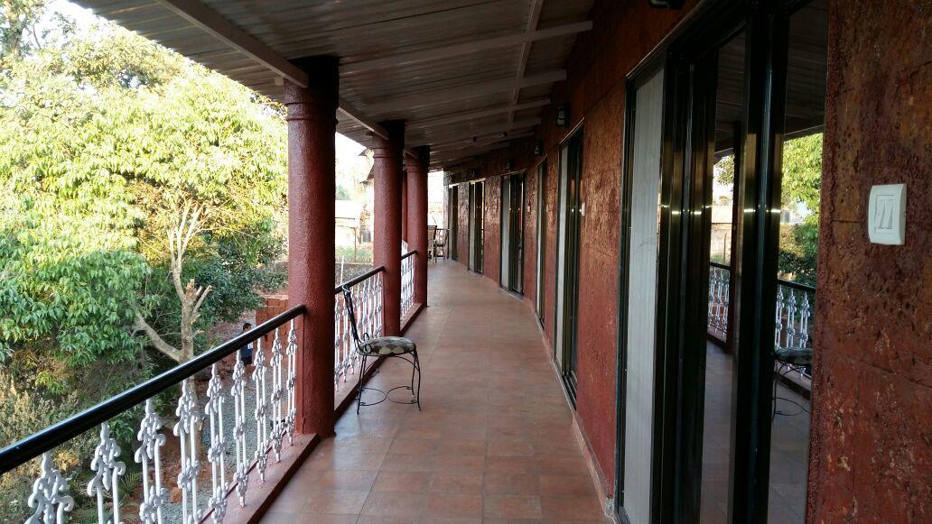 Hotel On The Rocks Mahabaleshwar Ngoại thất bức ảnh