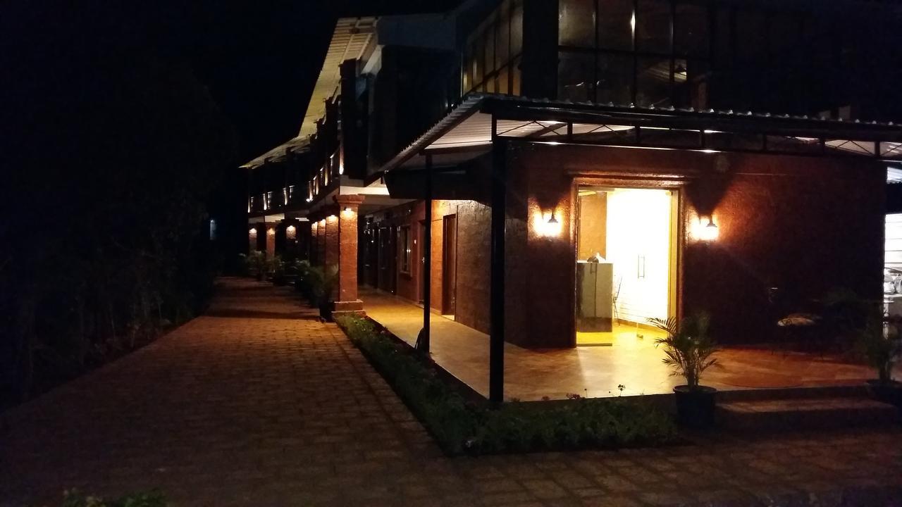 Hotel On The Rocks Mahabaleshwar Ngoại thất bức ảnh